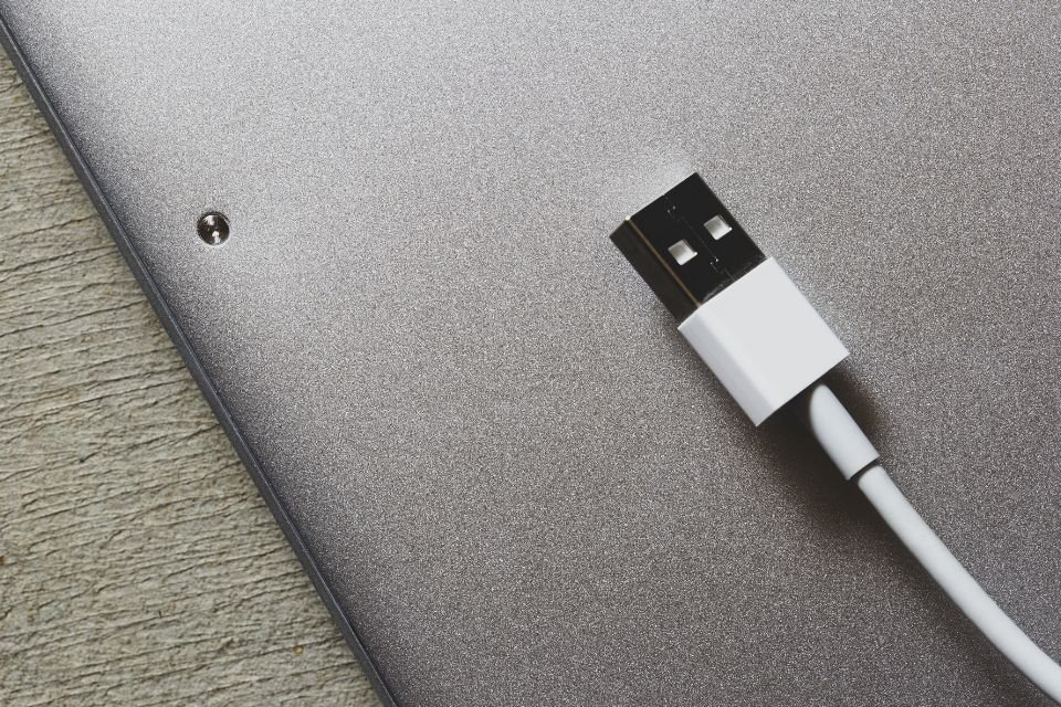 Cable Management Ideas for a Clean, Safe Home Office